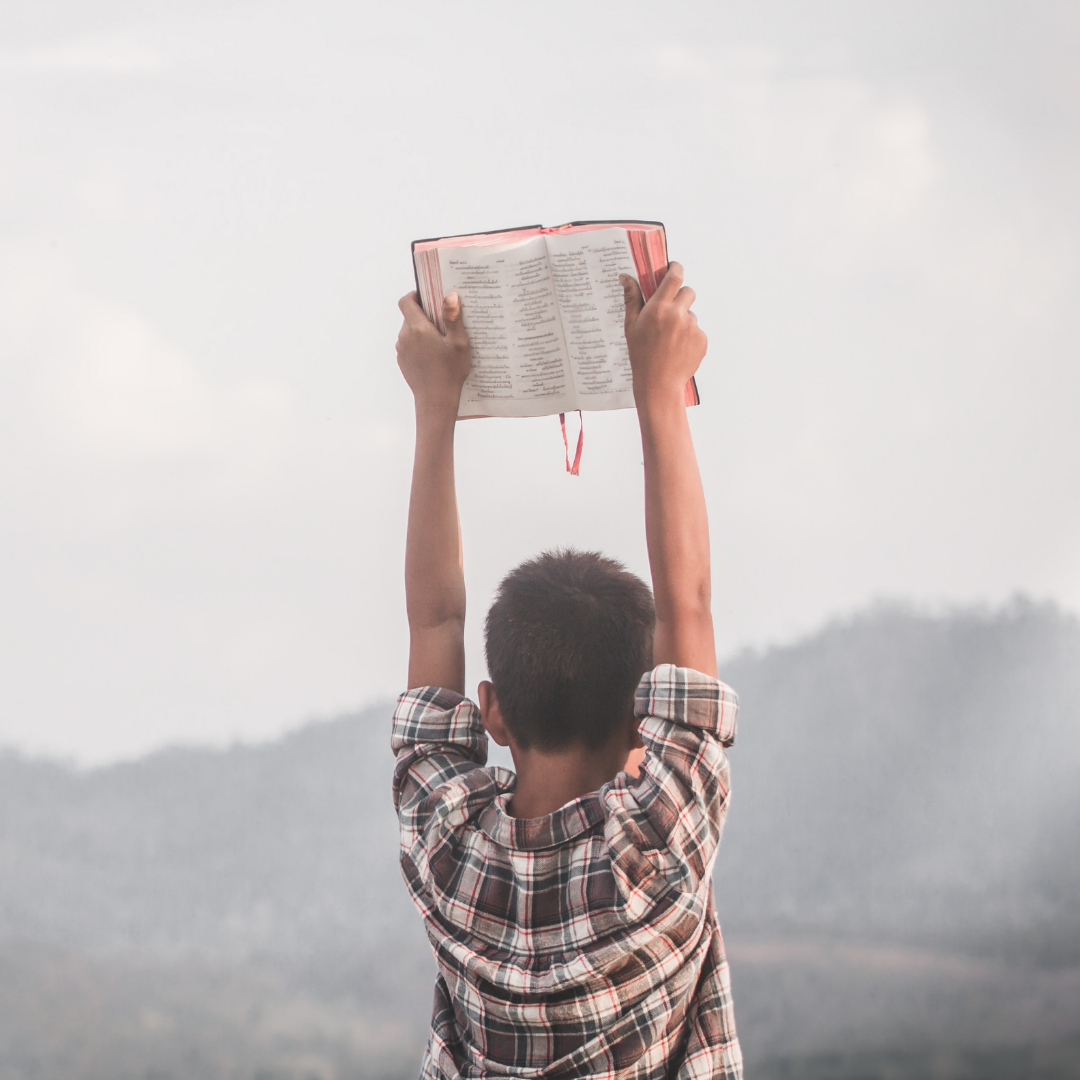 Biblia Alzada person holding Holy Bible